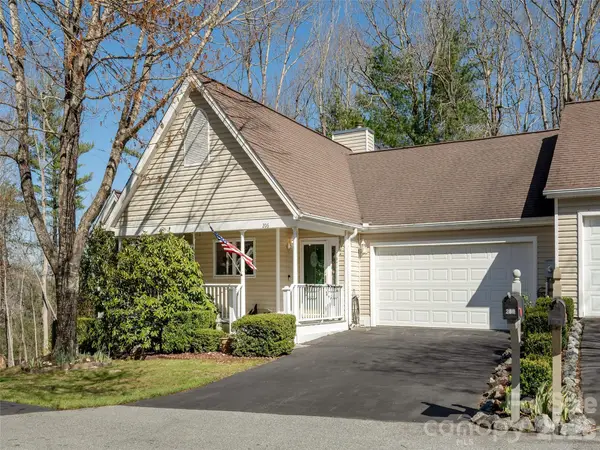 206 Black Oak Lane, Hendersonville, NC 28791
