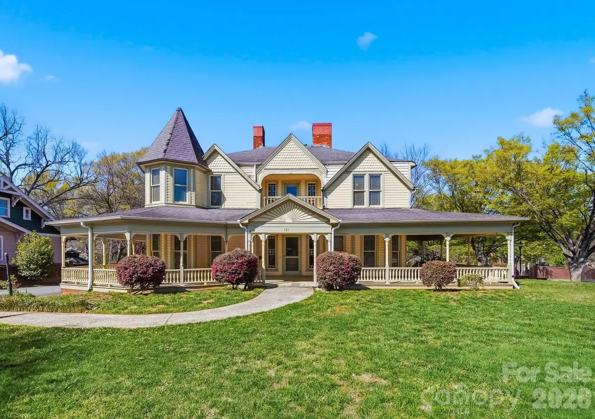 121 5th Avenue Ne, Hickory, NC 28601 - #1