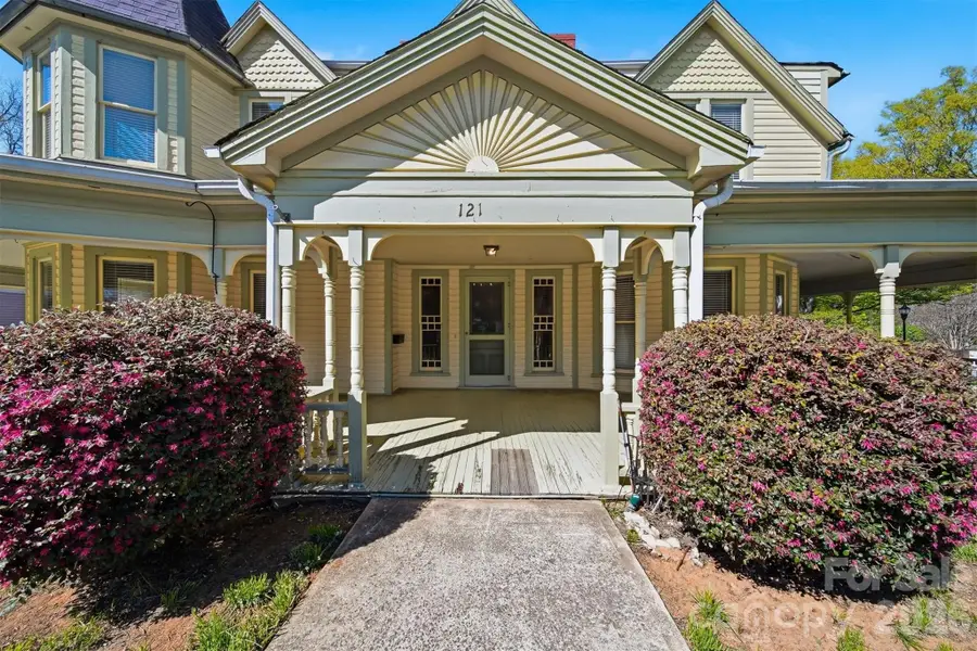 121 5th Avenue Ne, Hickory, NC 28601 - #2