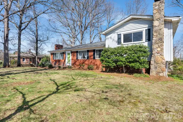 3335 NE 25th Avenue, Hickory, NC 28601