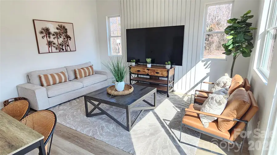 2930 21st Street Lane Ne, Hickory, NC 28601 - #3