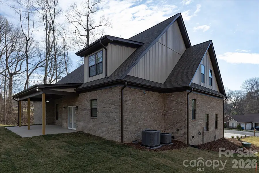 3802 Lyle Creek Avenue Ne, Conover, NC 28613 - #3