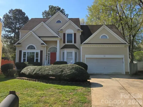 9011 Coleshire Court, Charlotte, NC 28269