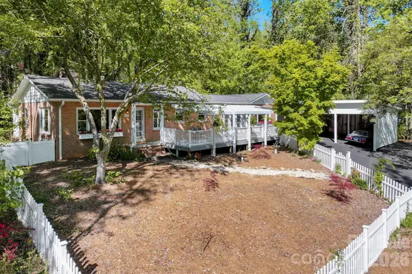 121 Wells Street, Hendersonville, NC 28739