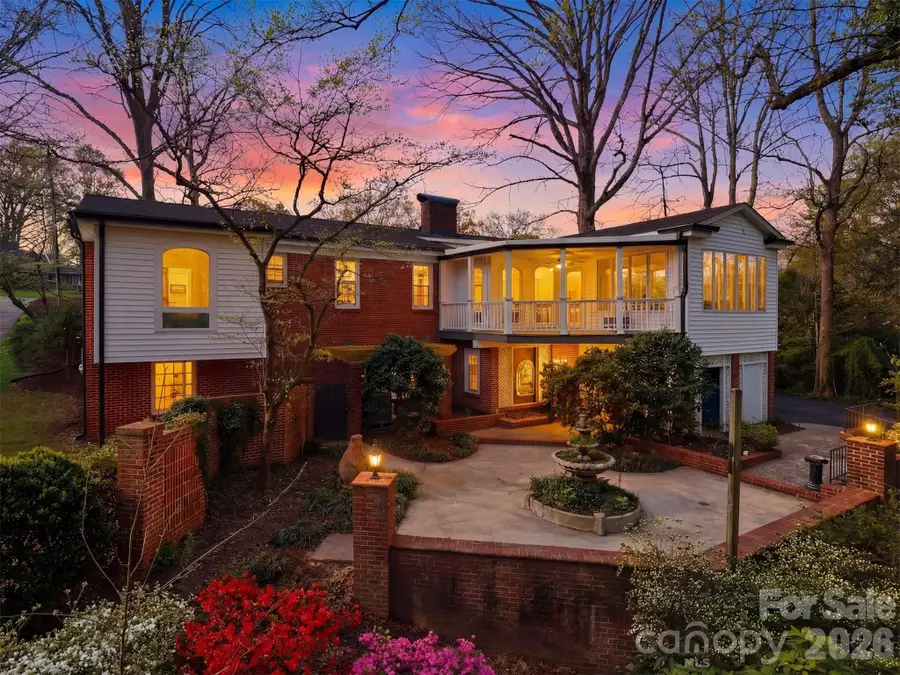 1064 6th Avenue Nw, Hickory, NC 28601 - #2