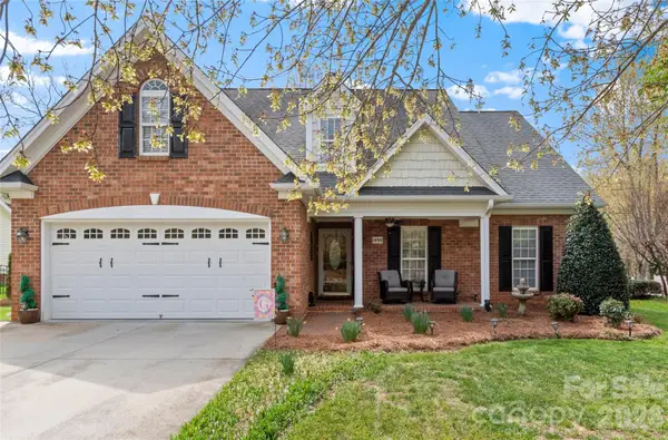 1498 Finwick Drive, Pfafftown, NC 27040