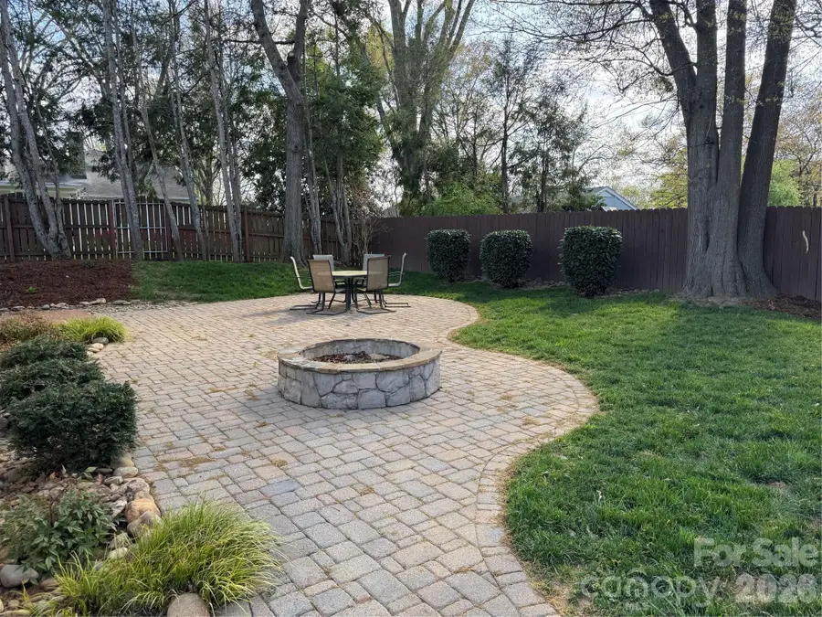 923 1st Street Ne, Hickory, NC 28601 - #3