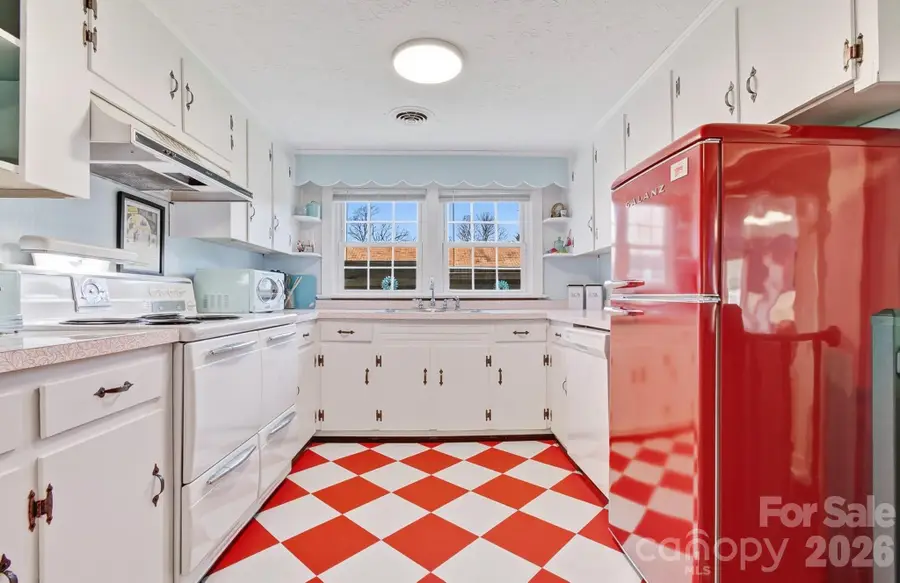 8 Concord Road, Asheville, NC 28803 - #2