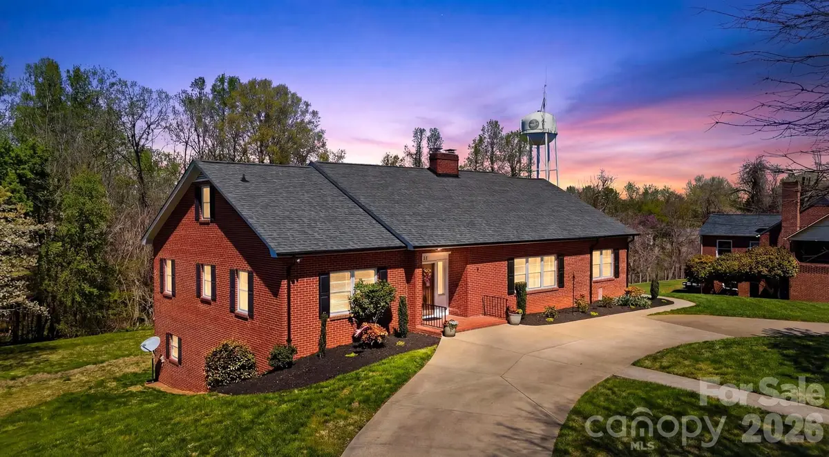 32 Falls Avenue, Granite Falls, NC 28630 - #1