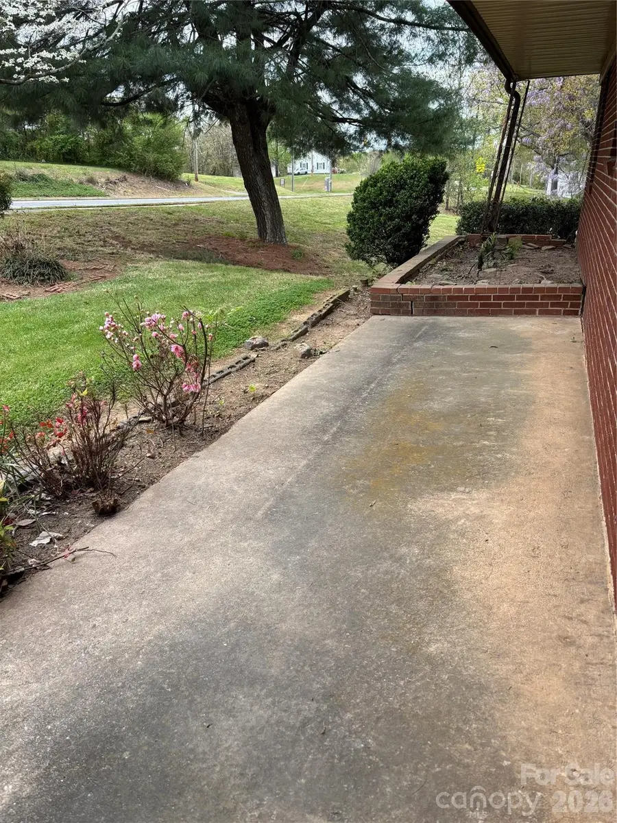 819 N Piedmont Avenue, Kings Mountain, NC 28086 - #3