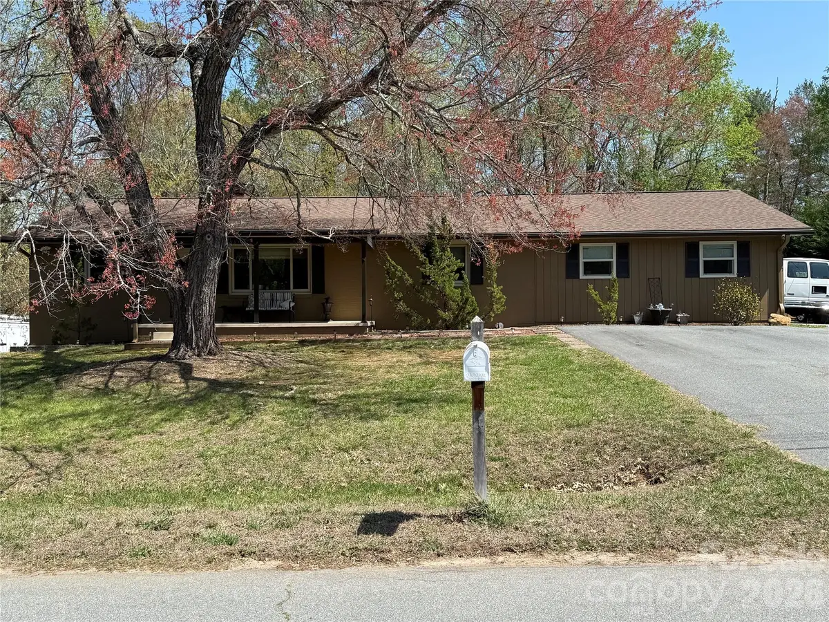 3309 40th Avenue Place Ne, Hickory, NC 28601 - #1