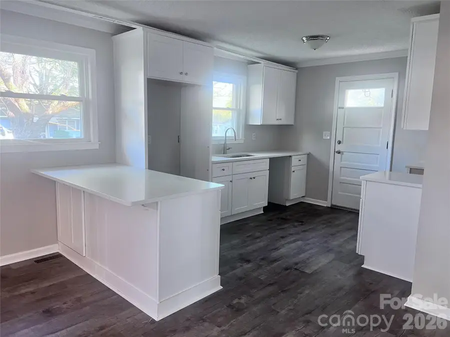 400 Chatham Avenue, Gaffney, SC 29340 - #3