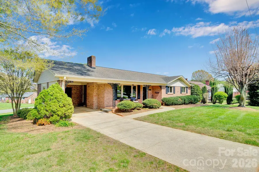 1411 E Maiden Road, Maiden, NC 28650 - #2