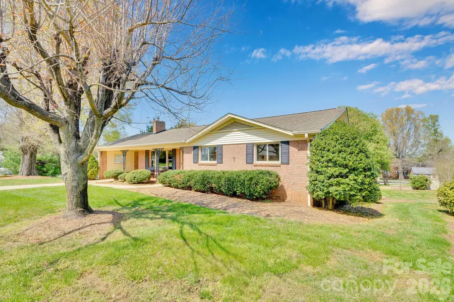 1411 E Maiden Road, Maiden, NC 28650 - #3