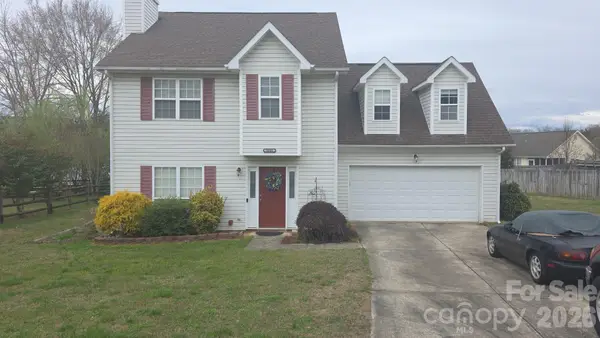 1041 Chaucery Lane, Matthews, NC 28104