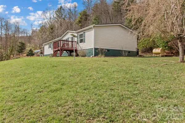 155 Thunderstruck Ridge, Burnsville, NC 28714