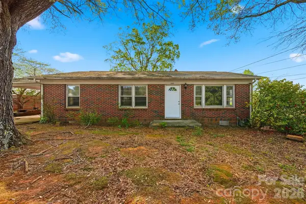 2610 20th Street Lane Ne, Hickory, NC 28601