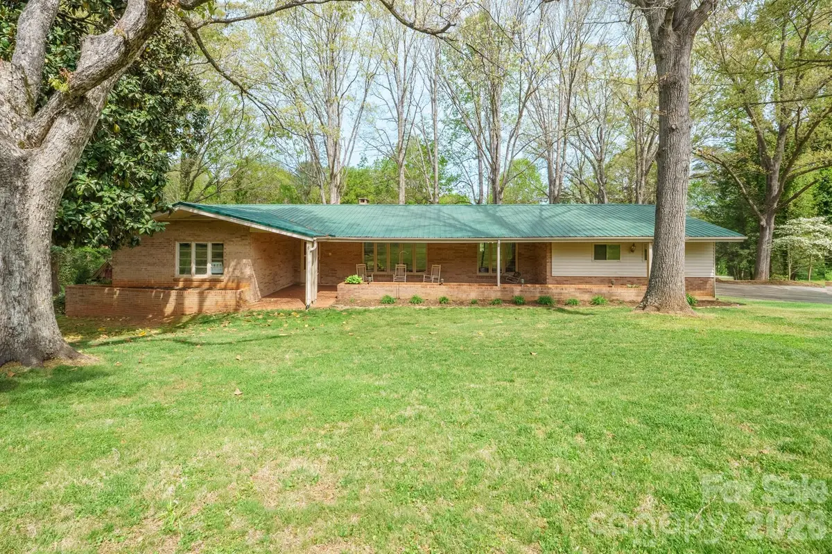 465 28th Avenue Lane Ne, Hickory, NC 28601 - #1