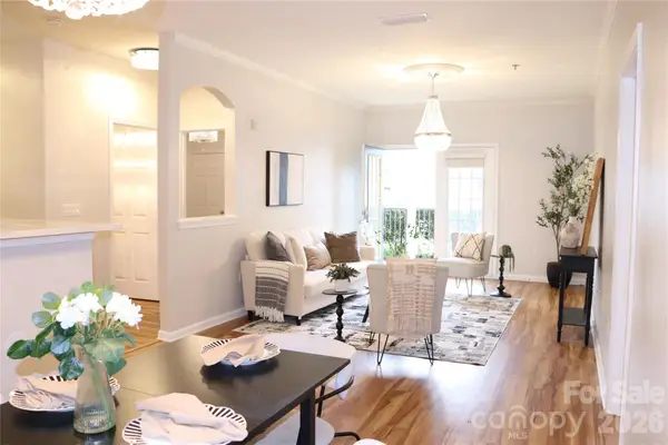 700 Vista Lake Drive #104, Candler, NC 28715