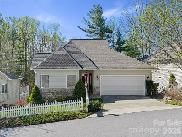 25 Ashefield Court, Hendersonville, NC 28791