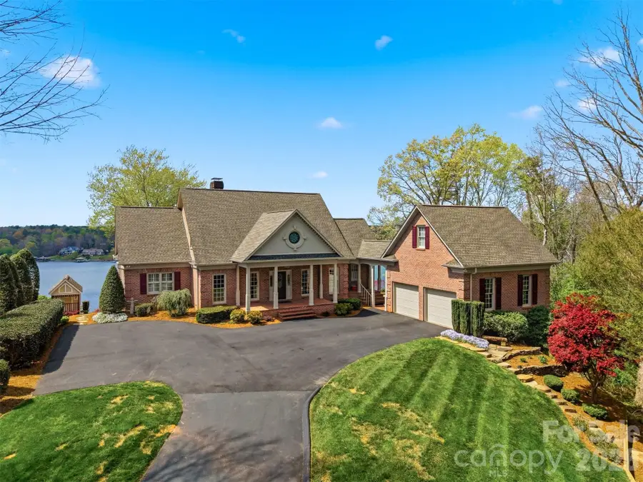 3820 8th Street Place Nw, Hickory, NC 28601 - #2