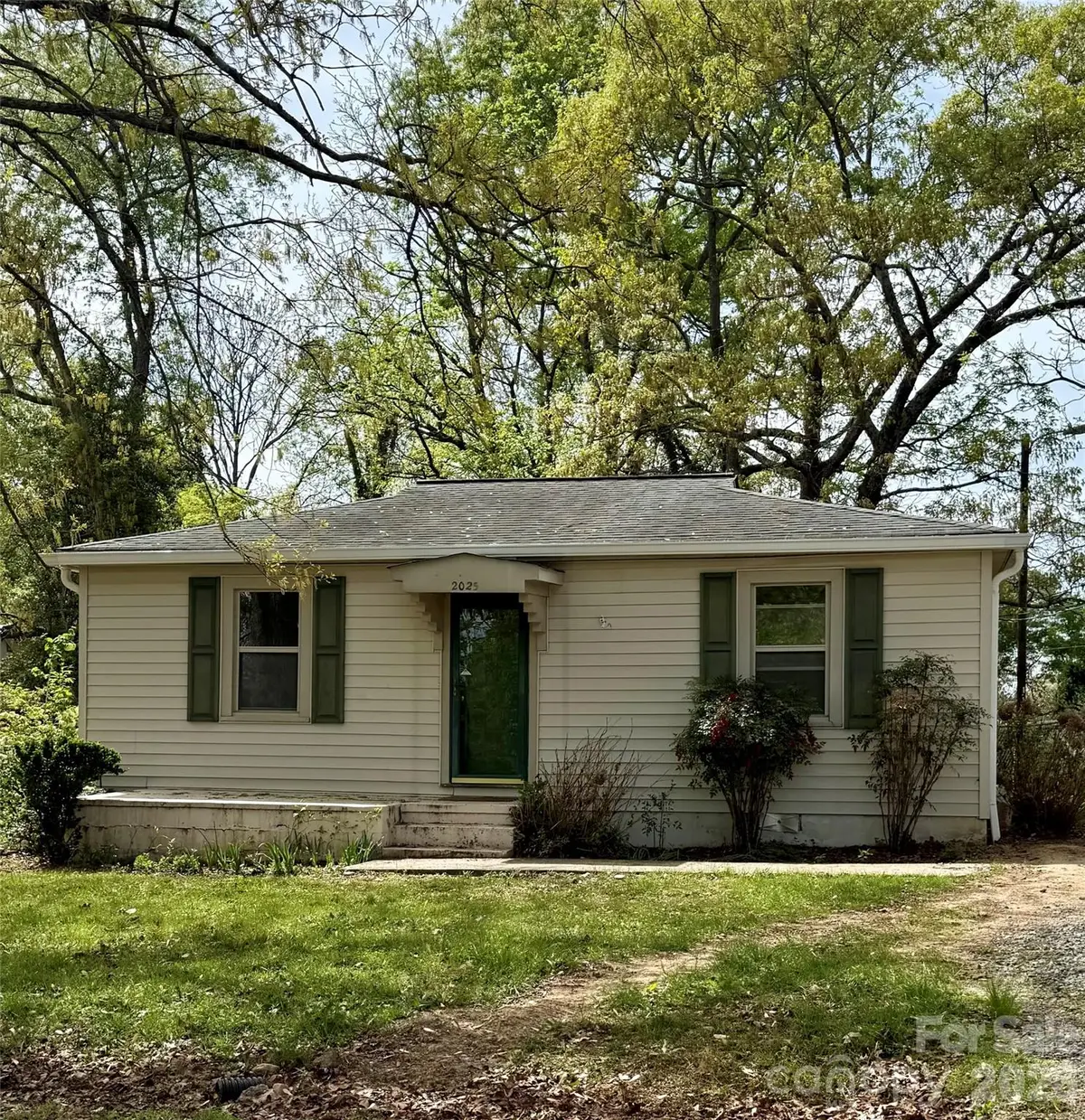 2025 28th Street Ne, Hickory, NC 28601 - #1