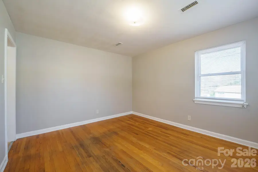 829 4th Avenue Sw, Hickory, NC 28602 - #2