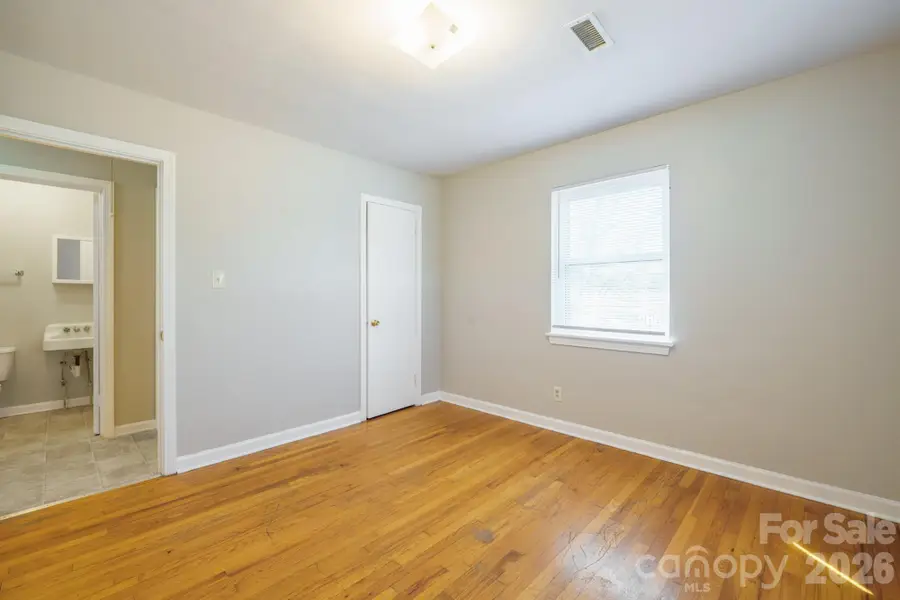 829 4th Avenue Sw, Hickory, NC 28602 - #3