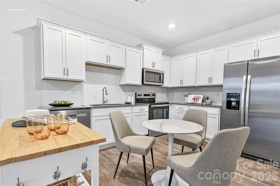 663 13th Avenue Drive Ne, Hickory, NC 28601 - #3