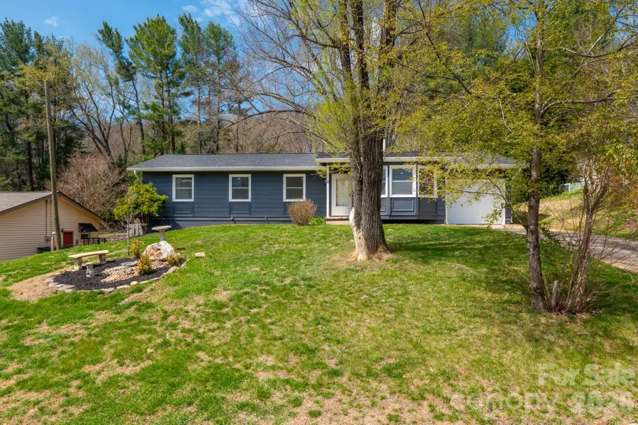 8 Hillview Road, Asheville, NC 28805 - #3