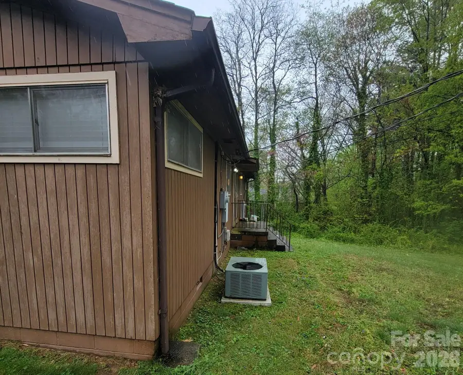 475 13th Avenue Ne, Hickory, NC 28601 - #3