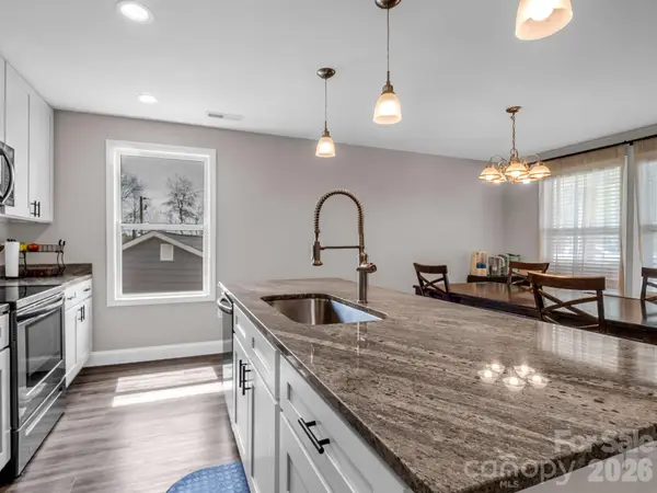 9 Shadowlawn Drive, Asheville, NC 28806