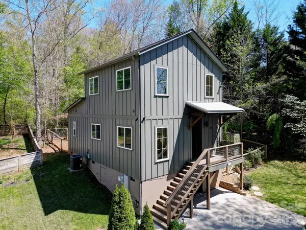 180 Moody Avenue, Candler, NC 28715