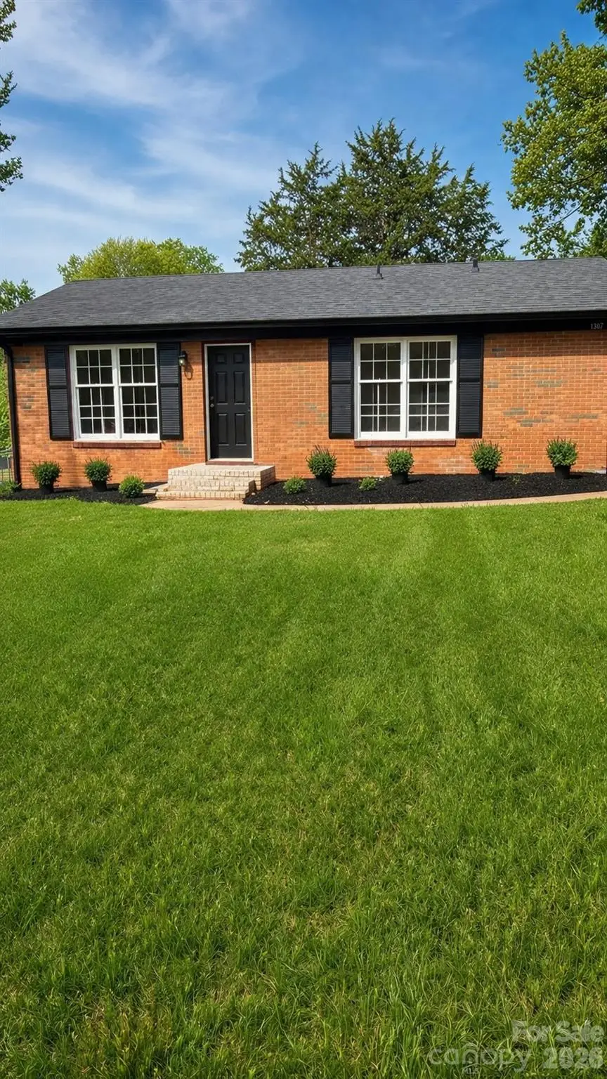 1307 6th Avenue Nw, Conover, NC 28613 - #1