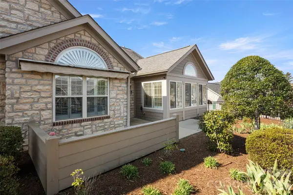 31 Braeburn Way, Flat Rock, NC 28731