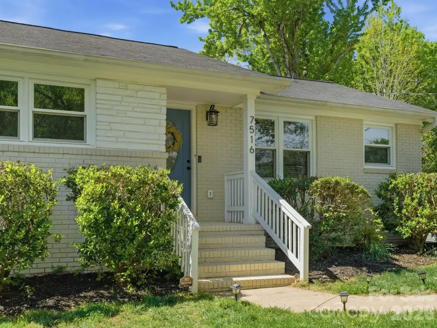 7516 Thorncliff Drive, Charlotte, NC 28210 - #2