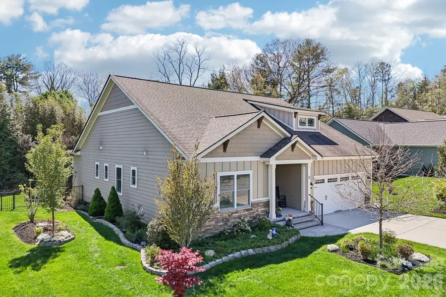 31 N Anvil Avenue, Hendersonville, NC 28792 - #2