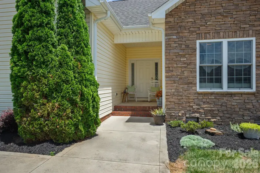 104 Castle Pines Lane, Statesville, NC 28625 - #2