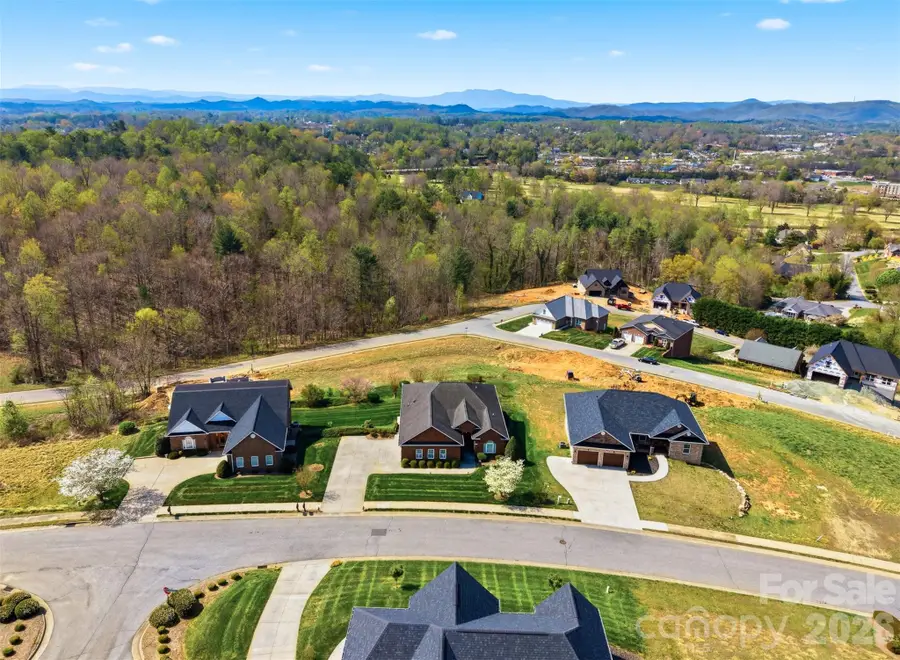 416 Huntington Woods Street N, Lenoir, NC 28645 - #2