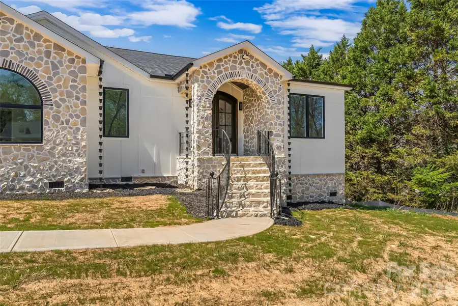 2714 Sides Avenue, Connelly Springs, NC 28612 - #3