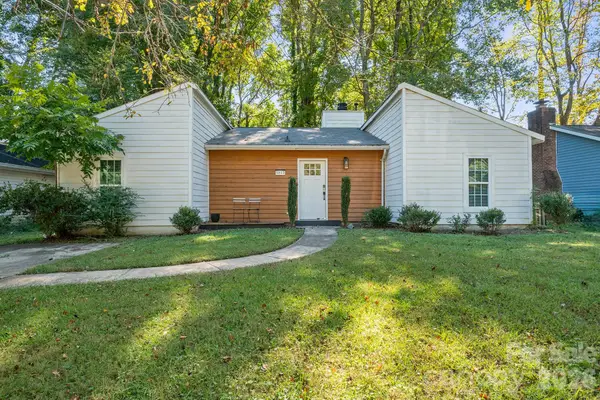 5812 Rock Hollow Drive, Charlotte, NC 28212