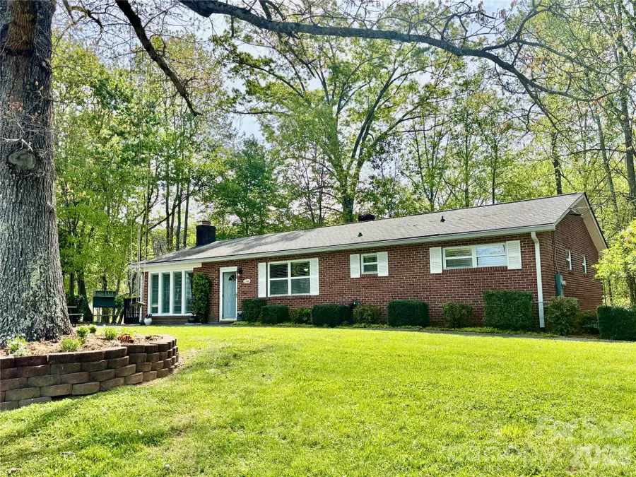 2730 4th Street Place Nw, Hickory, NC 28601 - #2