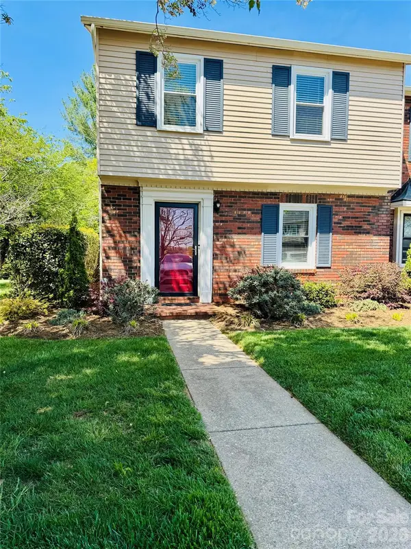 2705 N Center Street #36, Hickory, NC 28601