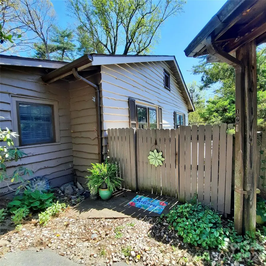 121 Ohara Circle, Hendersonville, NC 28739 - #2