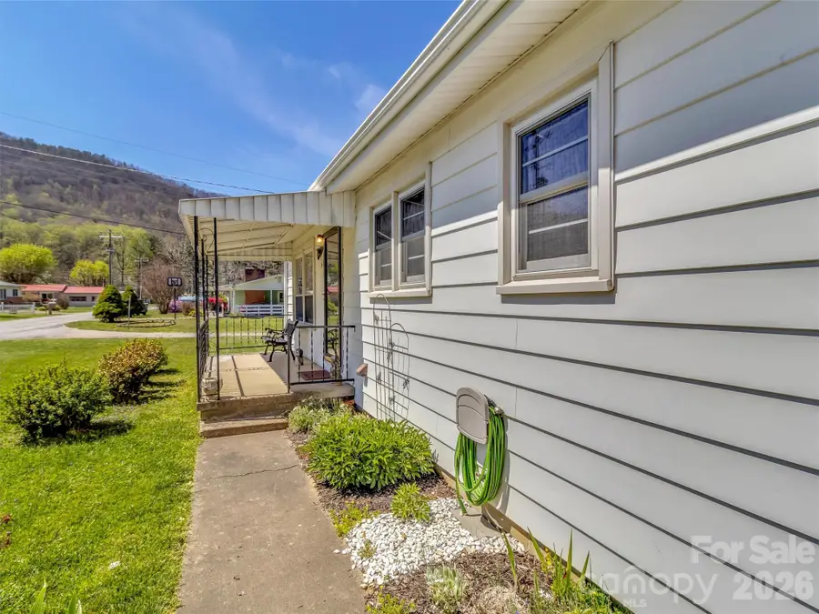 68 Skyview Drive, Waynesville, NC 28786 - #2