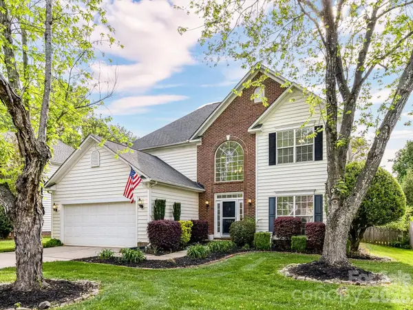 9334 Autumn Applause Drive, Charlotte, NC 28277