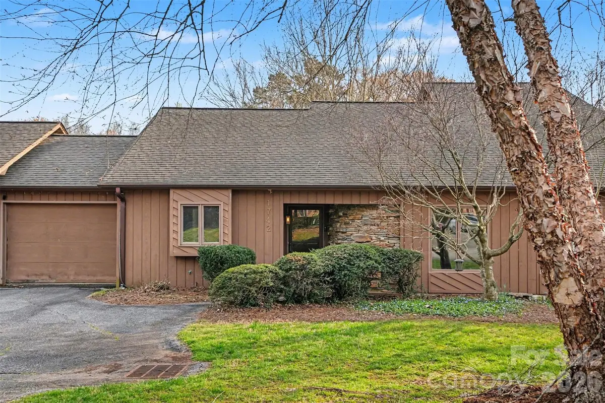 1742 NE 12th Street, Hickory, NC 28601 - #1