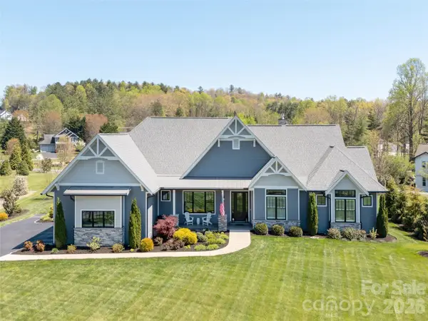 90 Drummond Circle, Hendersonville, NC 28791