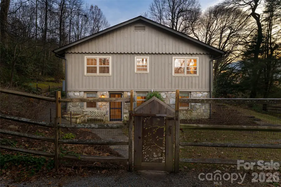 15 Meadow Lane, Fairview, NC 28730 - #3