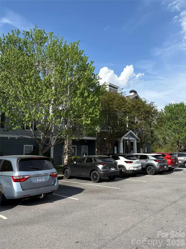 400 Vista Lake Drive #002, Candler, NC 28715